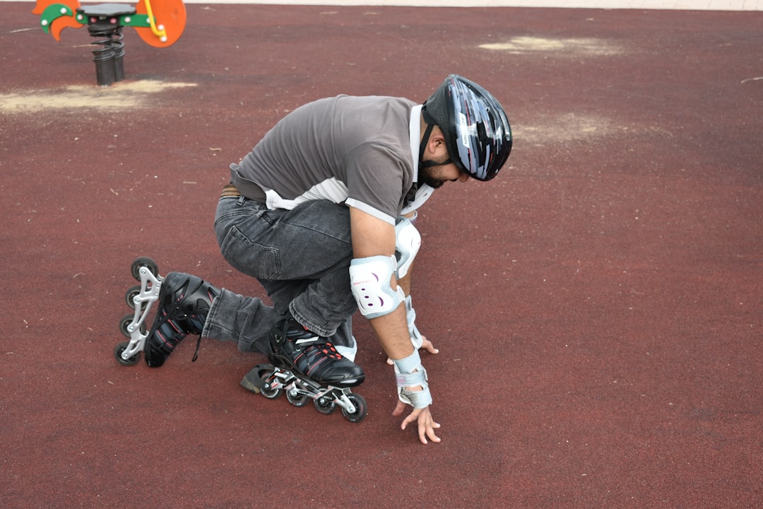 Lacrosse arm guard and elbow protection detail